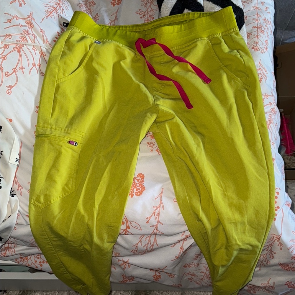Médium Figs limited edition Limeade joggers size M